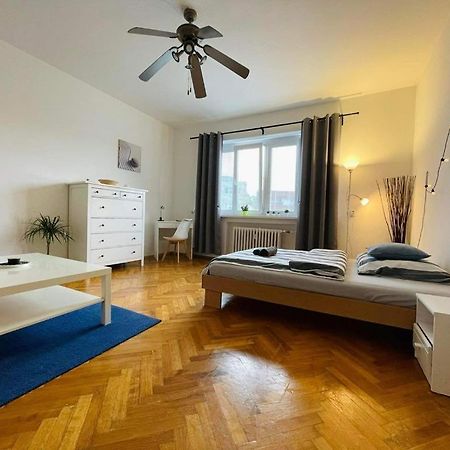 Lovely 2Bdr In Center, Wifi & Self-Check In Bratislava Exterior foto