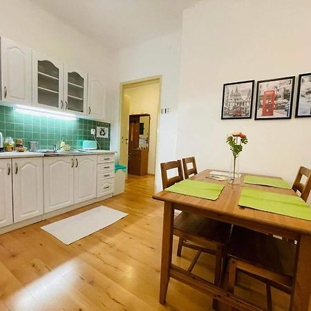 Lovely 2Bdr In Center, Wifi & Self-Check In Bratislava Exterior foto
