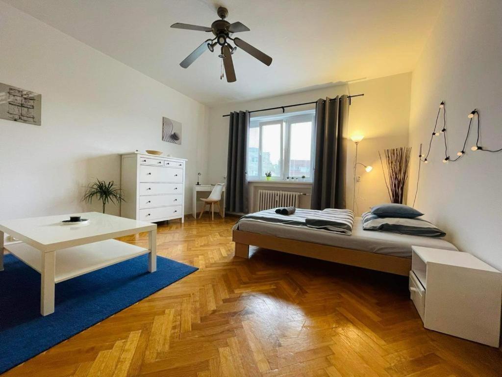 Lovely 2Bdr In Center, Wifi & Self-Check In Bratislava Exterior foto