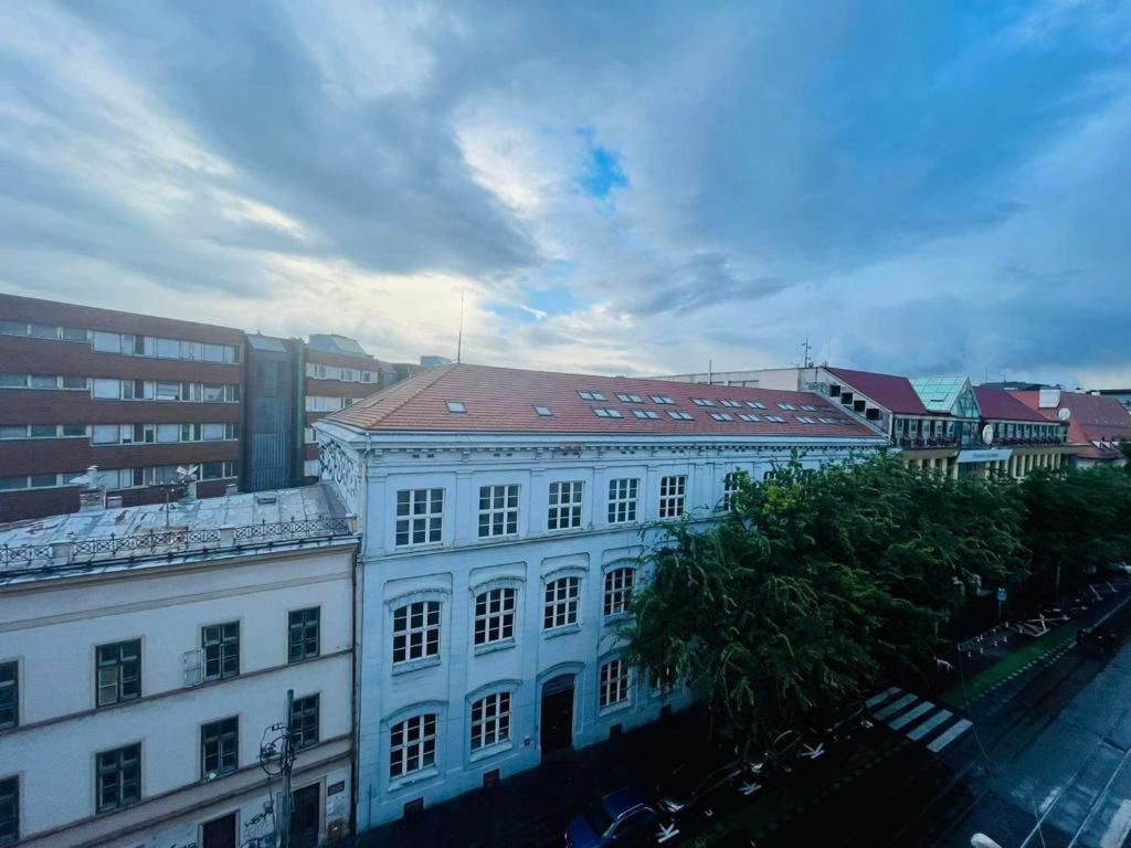 Lovely 2Bdr In Center, Wifi & Self-Check In Bratislava Exterior foto